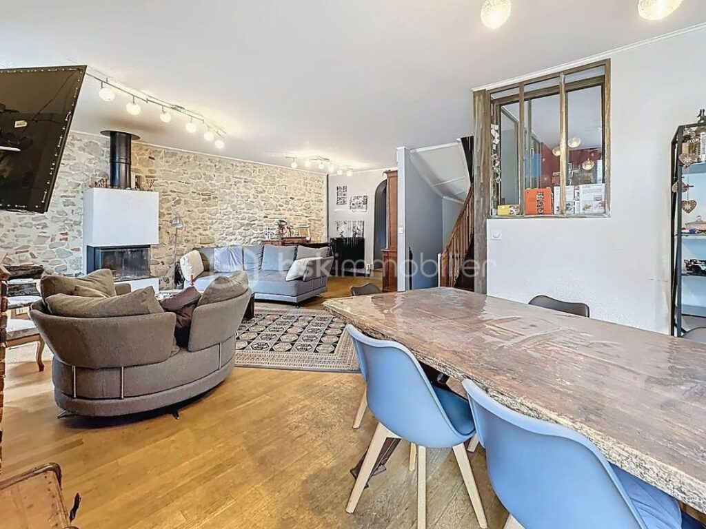 Maison familiale de charme 155m² au cœur de Sassenage, en bordure du Furon – 7 pièces – 4 chambres – 155 m²