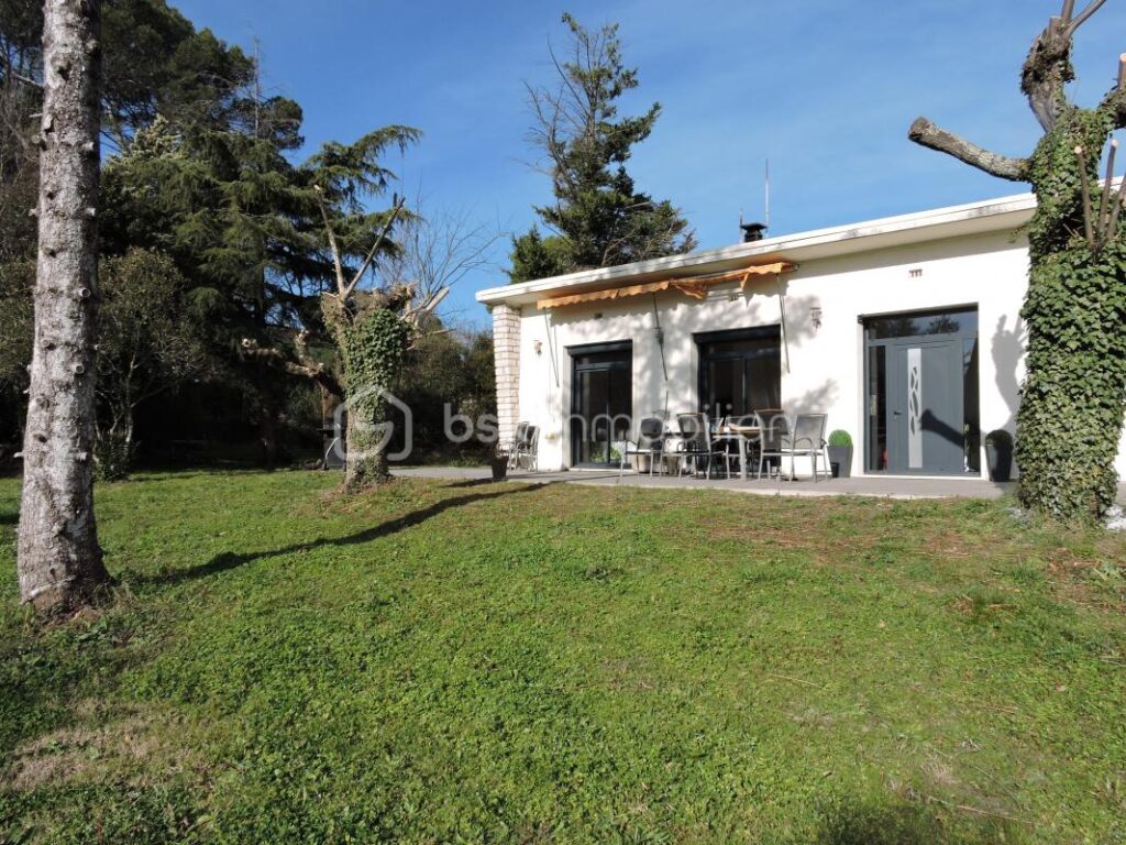 A SAISIR- MAGNIFIQUE VILLA DE PLAIN PIED AVEC PISCINE 7 PIECES -201m² TERRAIN CONSTRUCTIBLE SUR 3380 m² – 7 pièces – 6 chambres – 201 m²