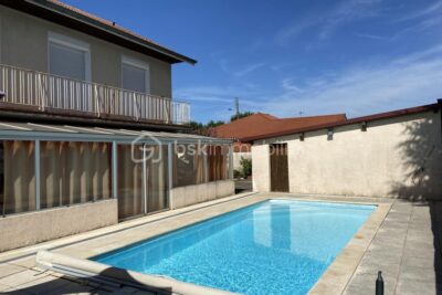 Maison avec piscine à vendre : Profitez de l&rsquo;évasion en ville ! – 5 pièces – 4 chambres – 140 m²
