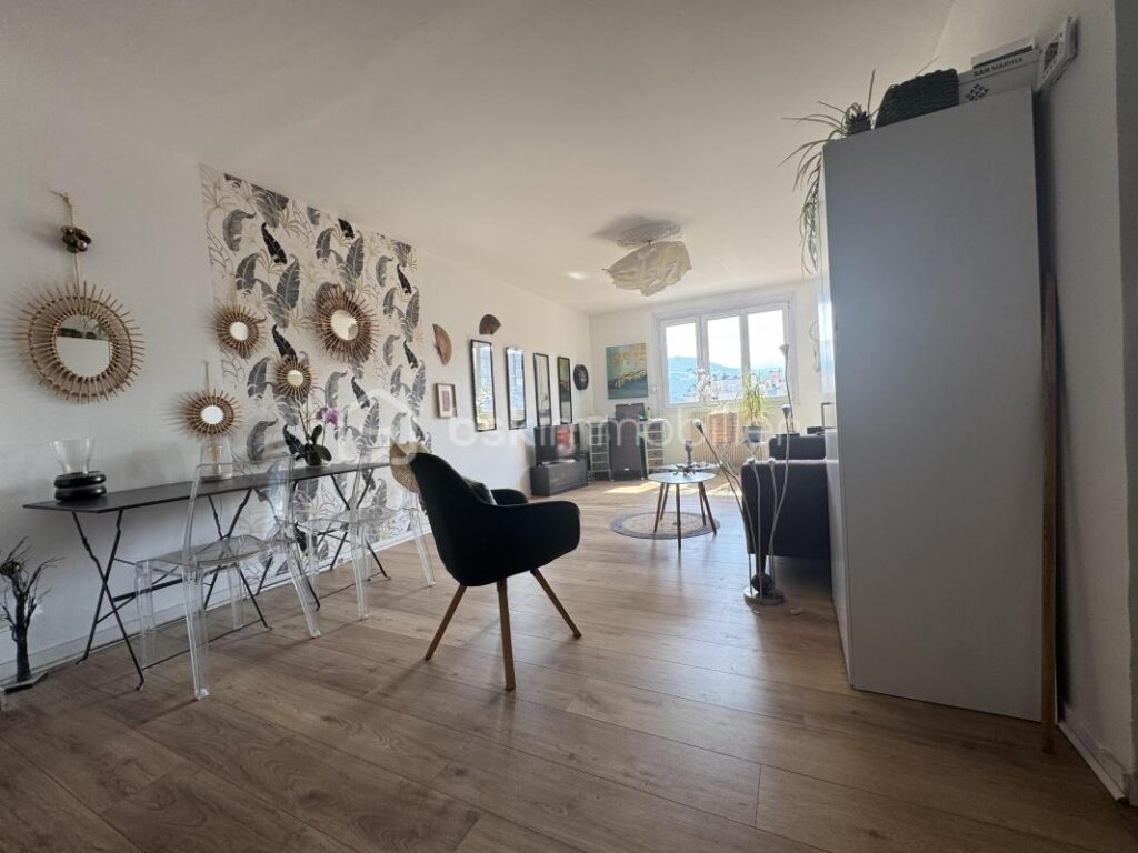 🌟 Échirolles Gabriel Didier – T3 70 m² rénové, parking privatif – 3 pièces – 2 chambres – 70 m²