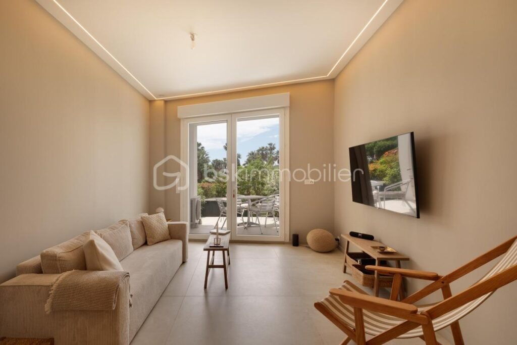 À VENDRE – F2 CANNES CROISETTE – RÉSIDENCE PRESTIGIEUSE « PALAIS DES DUNES » – 2 pièces – 1 chambre – 50 m²