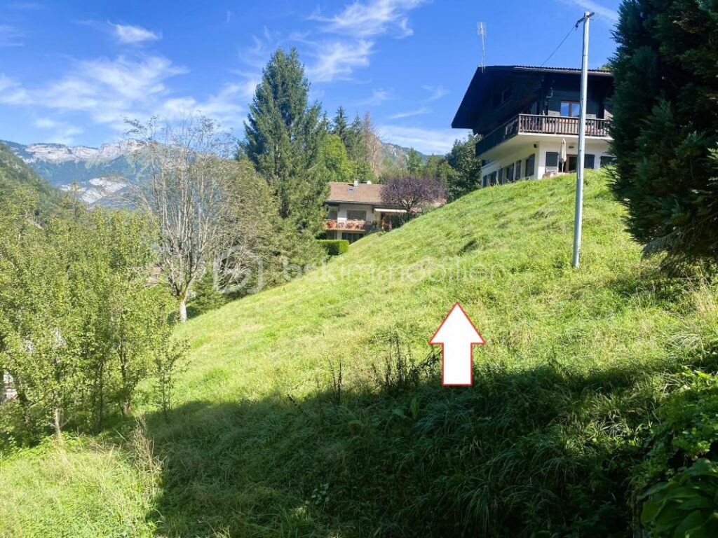 THONES-Terrain constructible avec permis – NR pièces – NR chambres – 663 m²