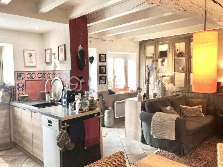 Superbe maison de village de 105 m² avec grand jardin de 830 m² sans vis à vis et vue montagne – 4 pièces – 3 chambres – 105 m²