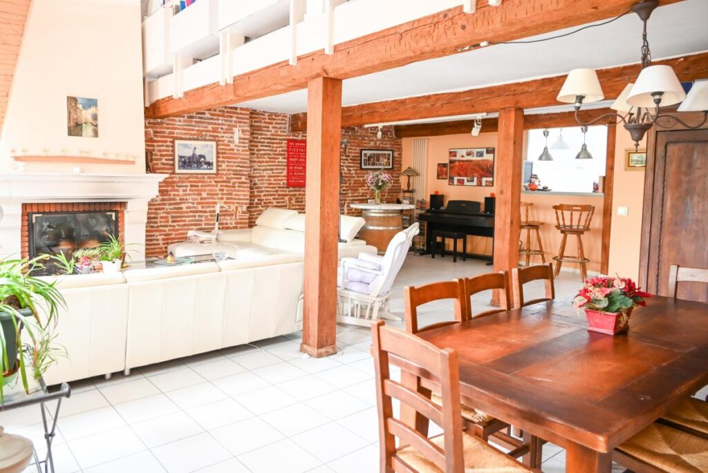 **Maison d’habitation de 232 m2 habitables au cœur de Toulouse face à la Garonne et à la prairie des filtres ** – 8 pièces – 6 chambres – 232 m²