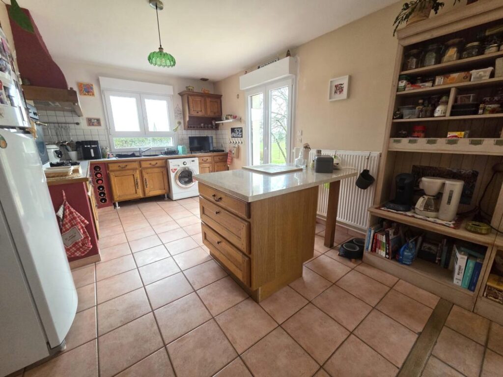 PAVILLON IND 112M² HAB SUR 1260M², SOUS SOL, HAB PLAIN PIED – 6 pièces – 4 chambres – 112 m²