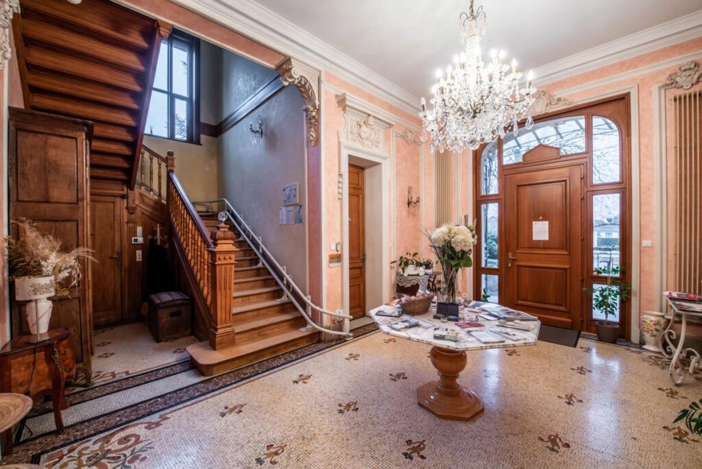 Manoir – 21 pièces – 8 chambres – 696 m²