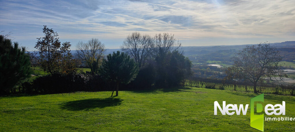 Terrain 1500 m² avec VUE à 20 mn de Brive – NR pièces – NR chambres – 1530 m²