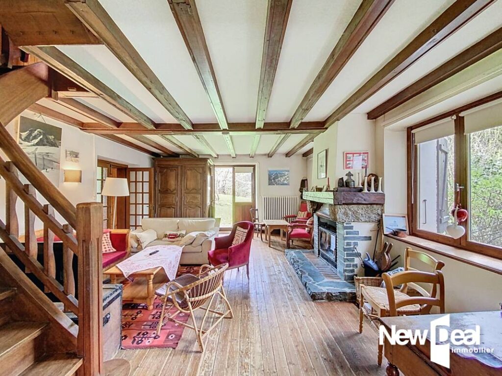 LES HOUCHES – MAISON DE PAYS – 15 pièces – 12 Chambres – 330 m² environ – Terrain 1897 m² – 15 pièces – 12 chambres – 333 m²