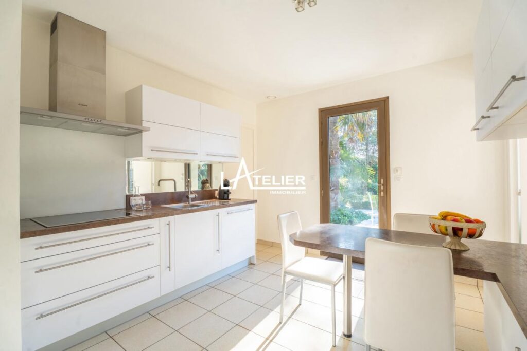 Propriété unique, prairies, carrière et box chevaux – 6 pièces – 5 chambres – 173 m²