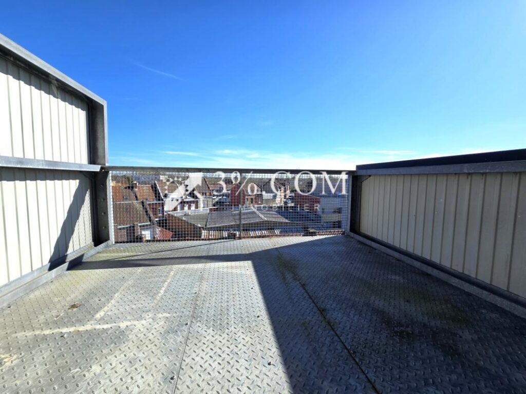 Loft de 80 m2 au dernier étage avec CH + terrasse + parking – 3 pièces – 2 chambres – 79 m²