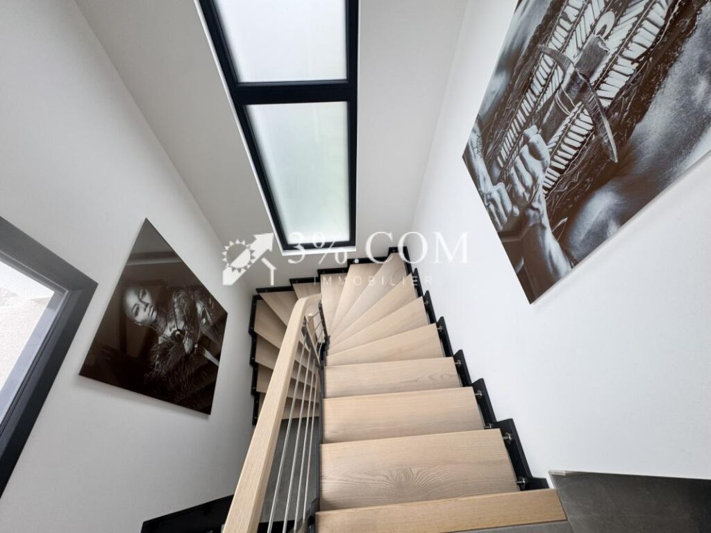 3%COM Magnifique villa de 160m2 avec piscine (2021) – 5 pièces – 3 chambres – 160 m²