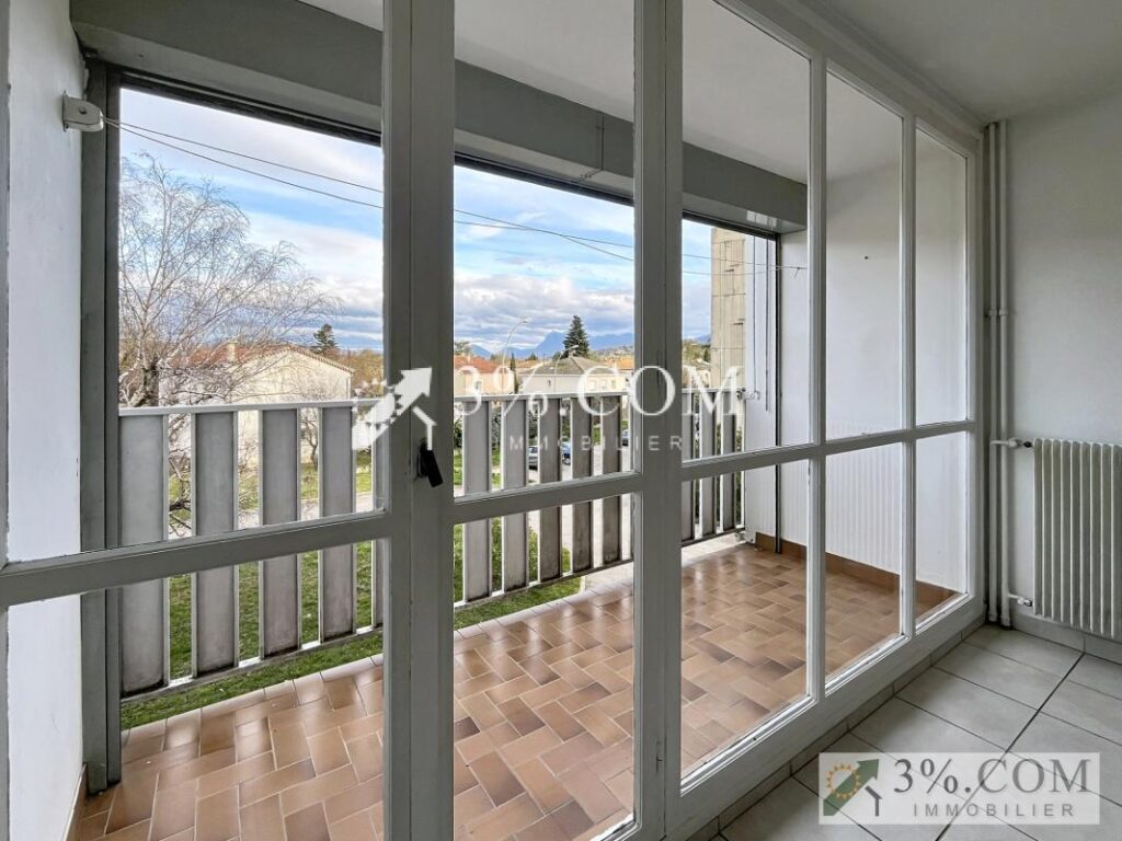 Appartement T3 avec balcon , cave et garage – 3 pièces – 2 chambres – 65 m²