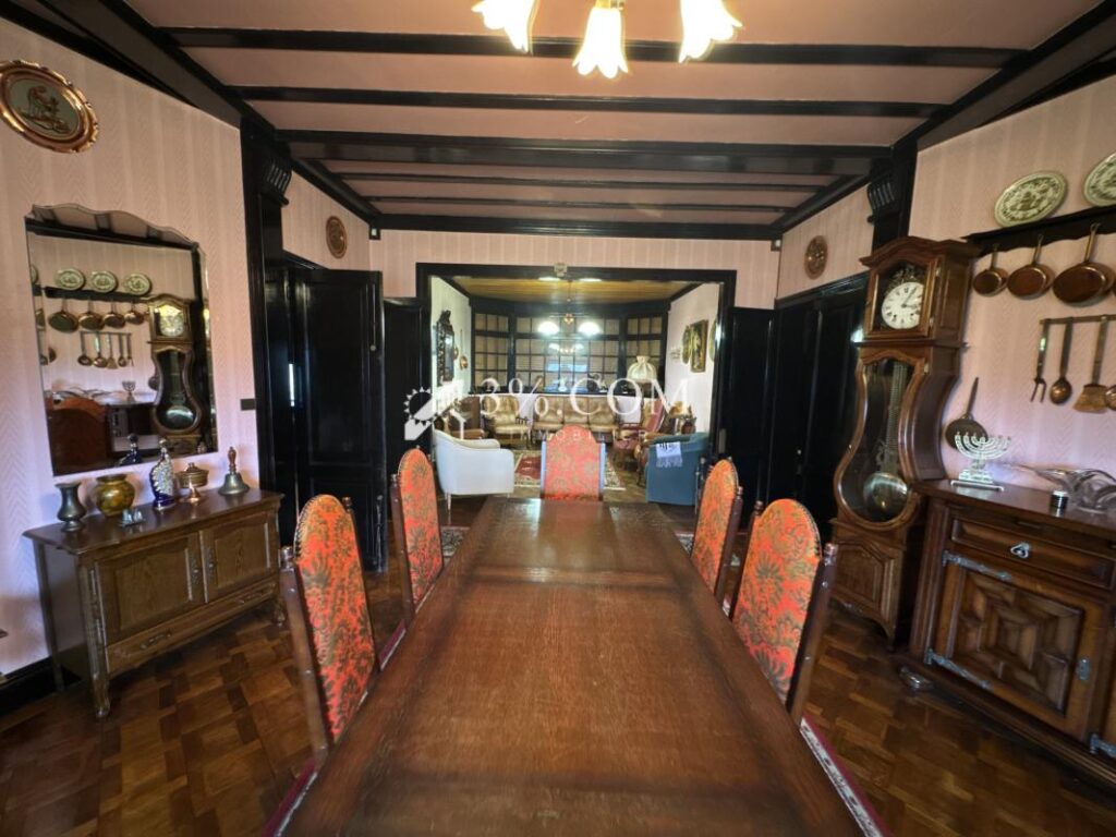 Propriété individuelle semi plain pied 227m2 à Artres – 10 pièces – 6 chambres – 227 m²