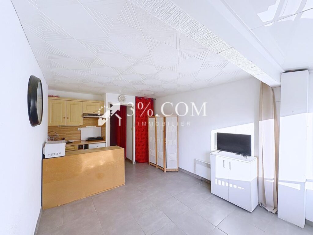 Studio de 24.85 m2 avec loggia, cellier & parking à Gruissan – 1 pièce – NR chambres – 24 m²