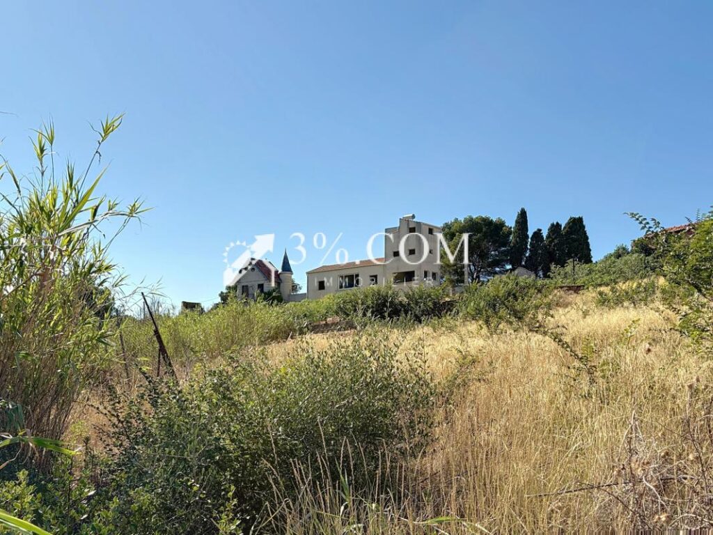 Grande propriété de 1.2 ha à rénover avec vue exceptionnelle – 12 pièces – 1 chambre – 195 m²