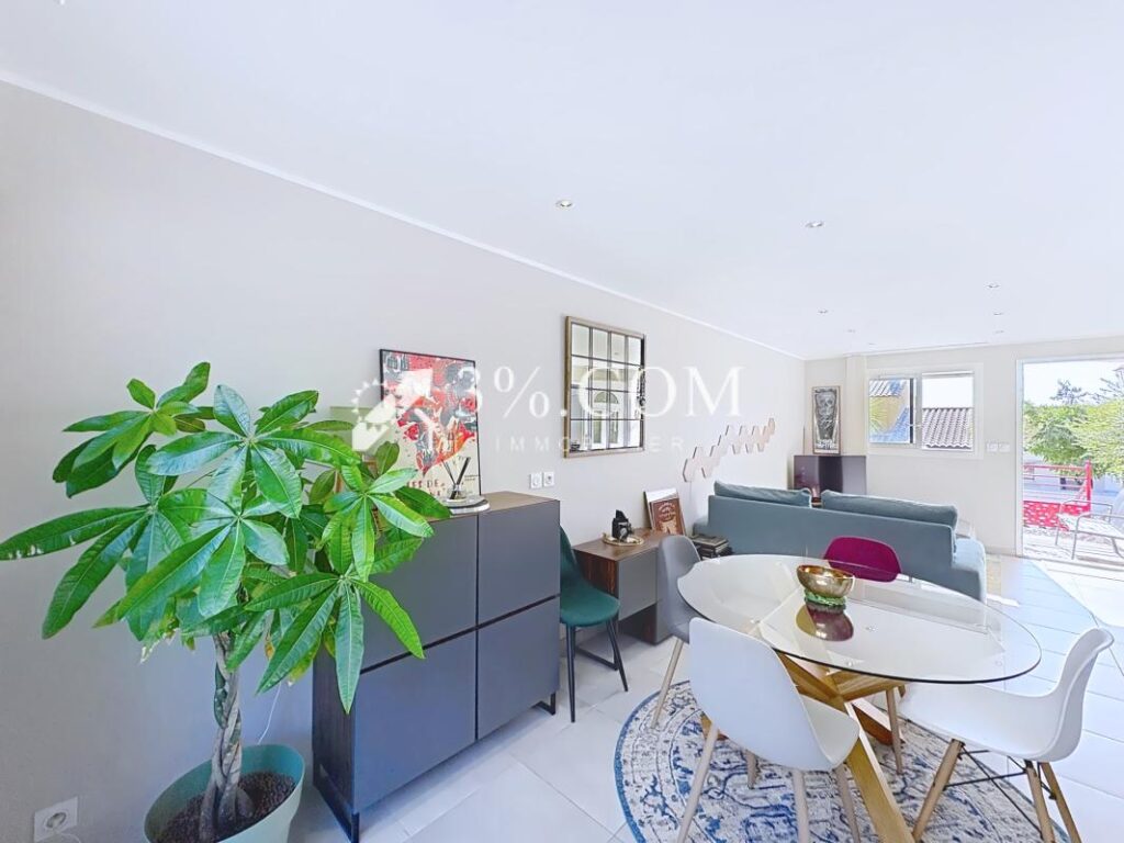 Villa contemporaine T5 de 100 m2 avec terrasse, jardin & pla – 6 pièces – 4 chambres – 100 m²