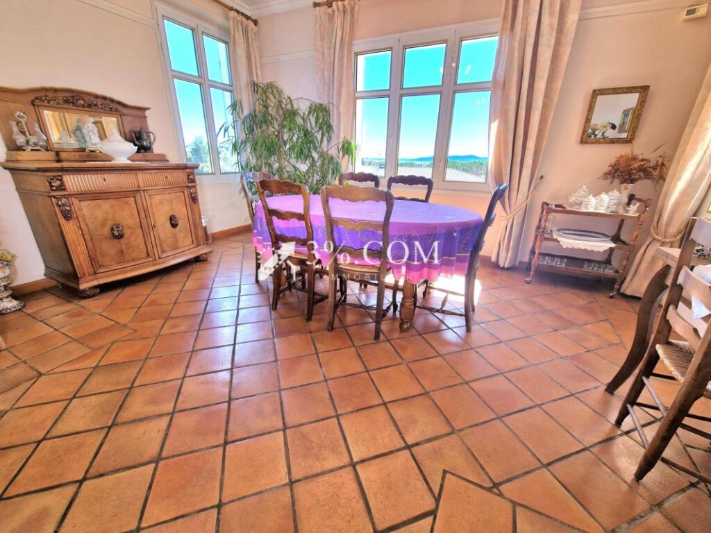 Villa Belle Epoque à Valescure – 6 pièces – 4 chambres – 160 m²