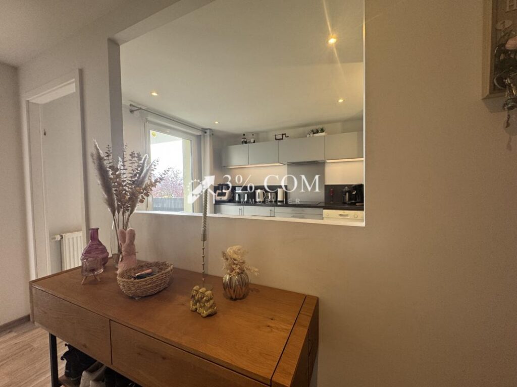 3%COM beau F3 avec terrasse et 2 places de parking- cave – 3 pièces – 2 chambres – 73 m²