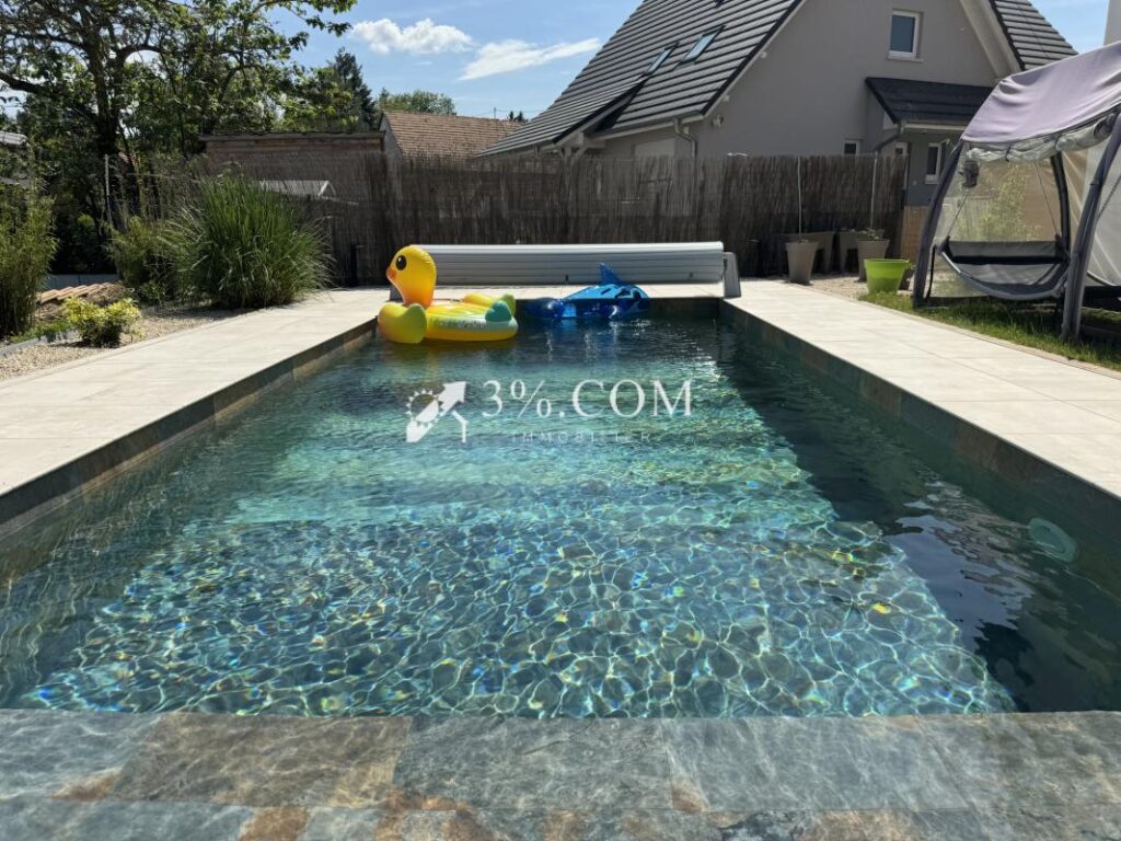 3%COM Très belle demeure avec piscine – 8 pièces – 5 chambres – 251 m²