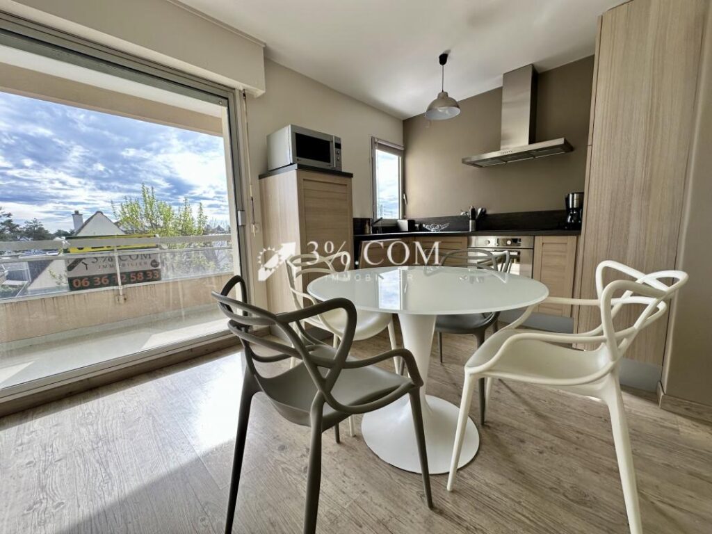 STUDIO RÉNOVÉ À DEUX PAS DE LA MER – 1 pièce – NR chambres – 30 m²