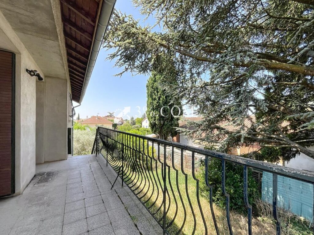 Maison de 104 m2 habitables avec garage proche collège – 5 pièces – 3 chambres – 104 m²