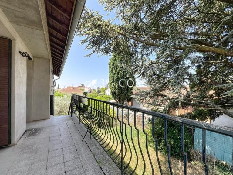 Maison de 104 m2 habitables avec garage proche collège – 5 pièces – 3 chambres – 104 m²