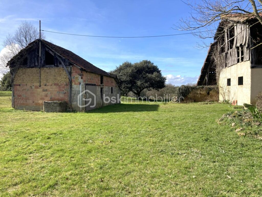 Élégance rustique à la campagne gersoise : votre corps de ferme coup de cœur ! – 4 pièces – 3 chambres – 145 m²