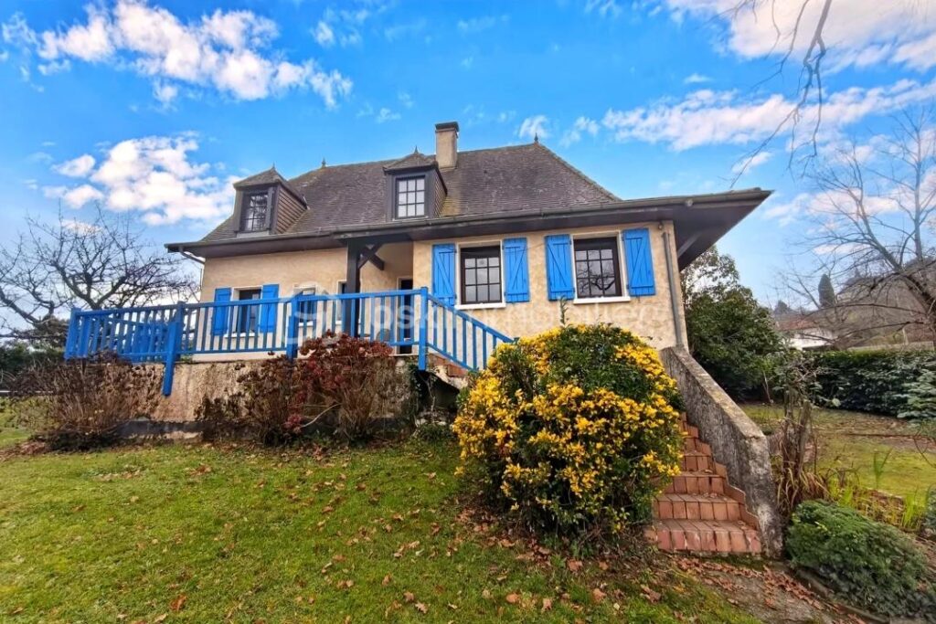 Maison familiale avec piscine et vue Pyrénées secteur recherché – 6 pièces – 4 chambres – 125 m²