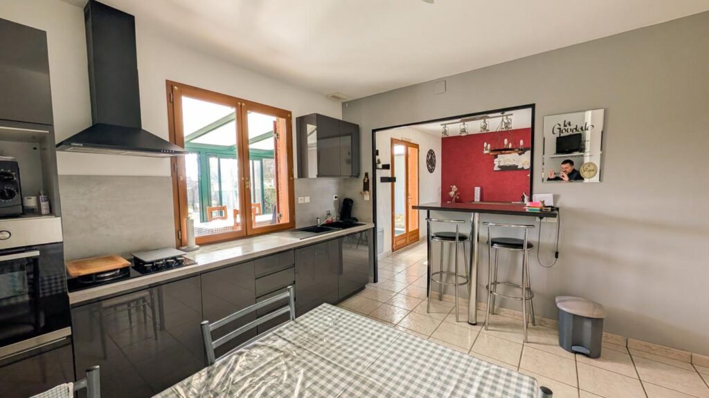 Pavillon individuel de 2000 – 3/4 Chambres – Terrain 1645 m² – 6 pièces – 4 chambres – 92 m²