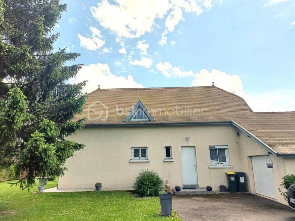 Magali et Cécile ISENBART vous proposent : – 6 pièces – 5 chambres – 134 m²