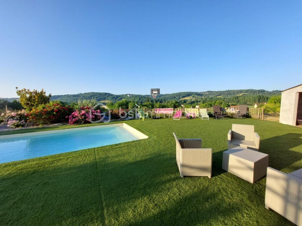 Superbe villa avec vue sur le château de GRIGNOLS – 7 pièces – 5 chambres – 210 m²