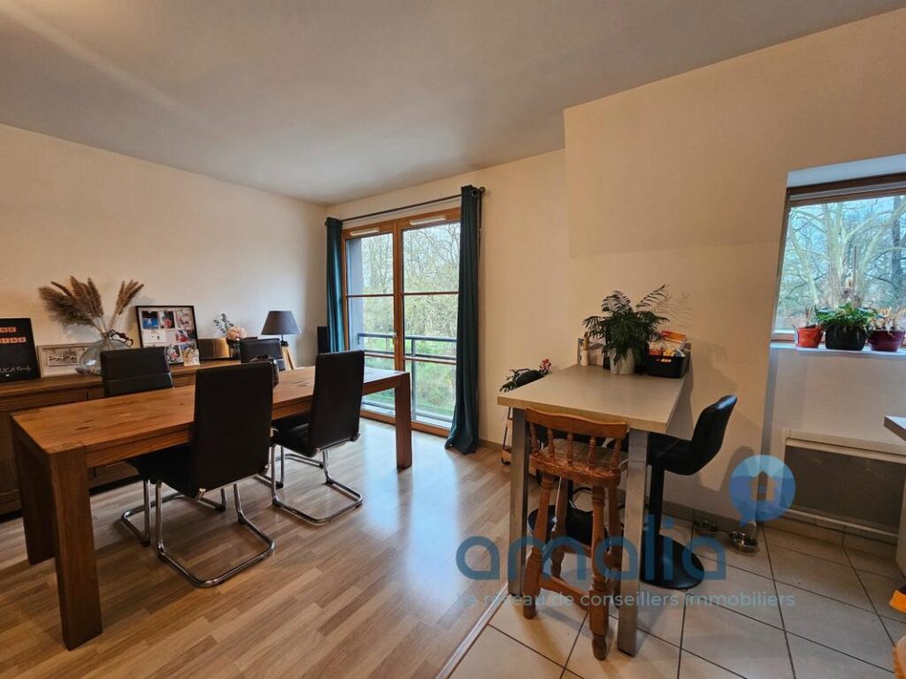 Appartement 3 pièces – 65m² dans résidence R+3 avec ascenseur, place de parking privative et cave – 3 pièces – 2 chambres – 65 m²
