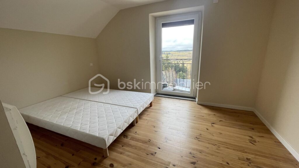 Maison de ville rénovée – 5 pièces – 4 chambres – 89 m²