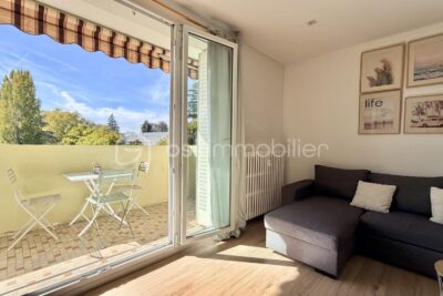 T3 traversant Annecy avec vue sur le Veyrier et le Semnoz – 3 pièces – 2 chambres – 61 m²