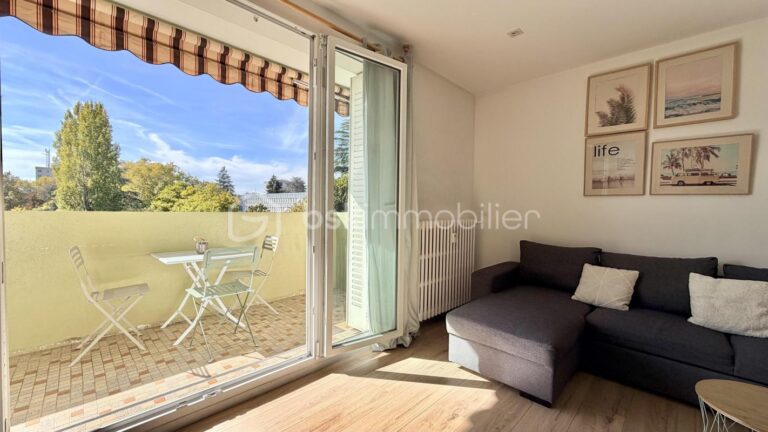 T3 traversant Annecy avec vue sur le Veyrier et le Semnoz – 3 pièces – 2 chambres – 61 m²