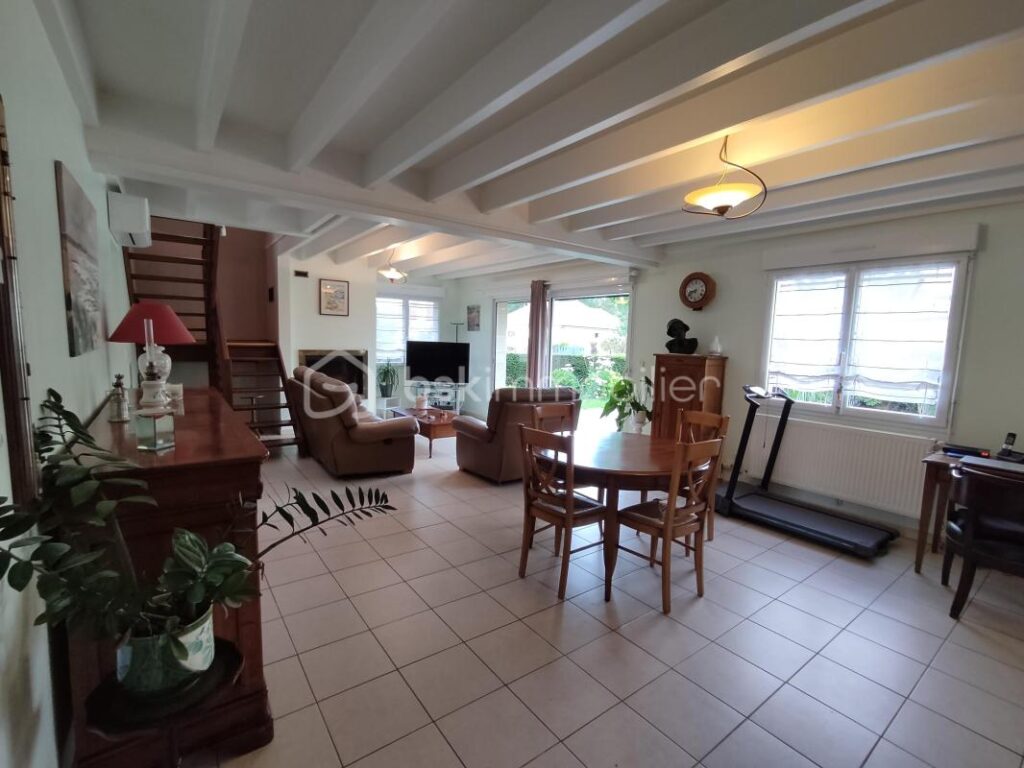 Propriété située au sein d’une résidence sécurisée – 7 pièces – 5 chambres – 155 m²