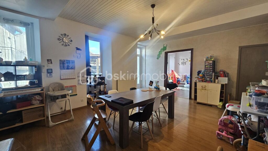 Maison 154 m² habitable + studio en sous sol ( à rénover entièrement ) – 6 pièces – 4 chambres – 154 m²