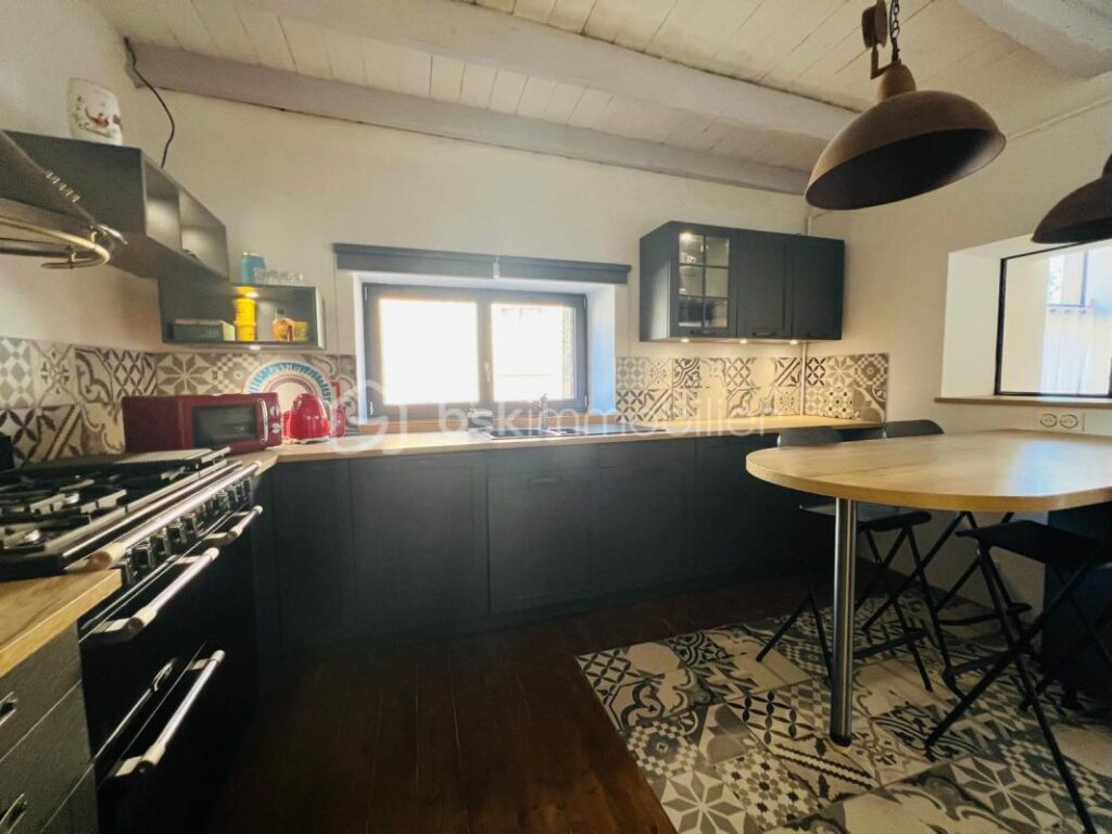 MAISON T3 AVEC TERRASSE – CHARME DES PIERRES DOREES ET DU BOIS – 3 pièces – 2 chambres – 93 m²