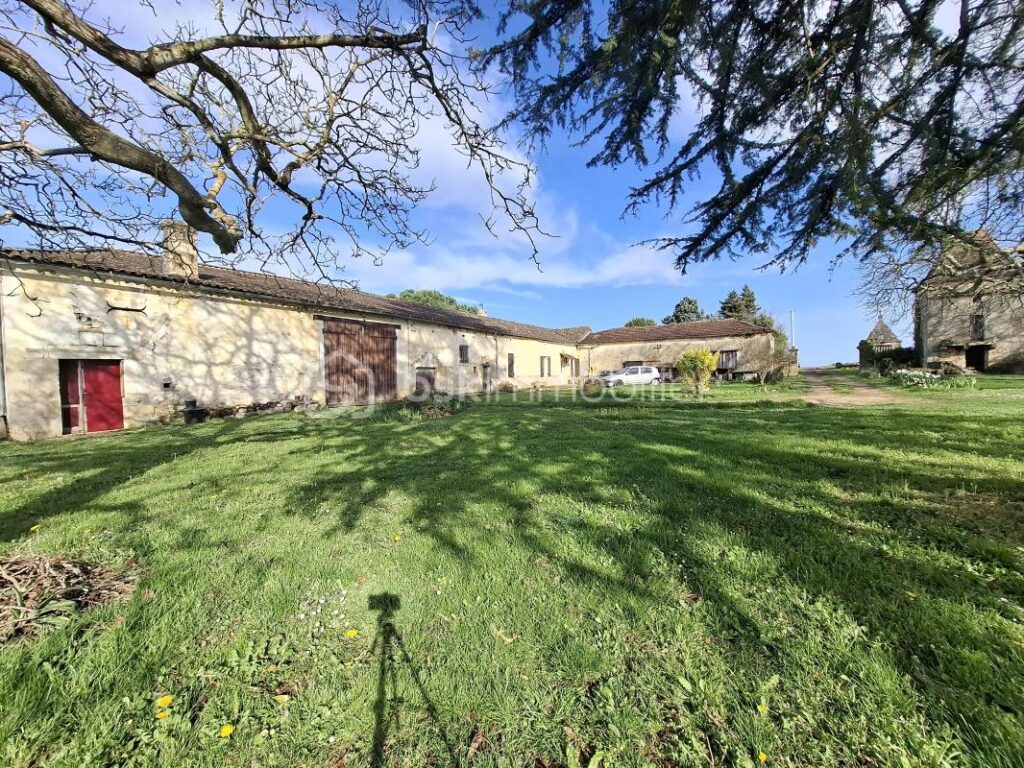 Corps de ferme en partie habitable – 500 m² sur terrain de 3000 m² – 6 pièces – 2 chambres – 109 m²