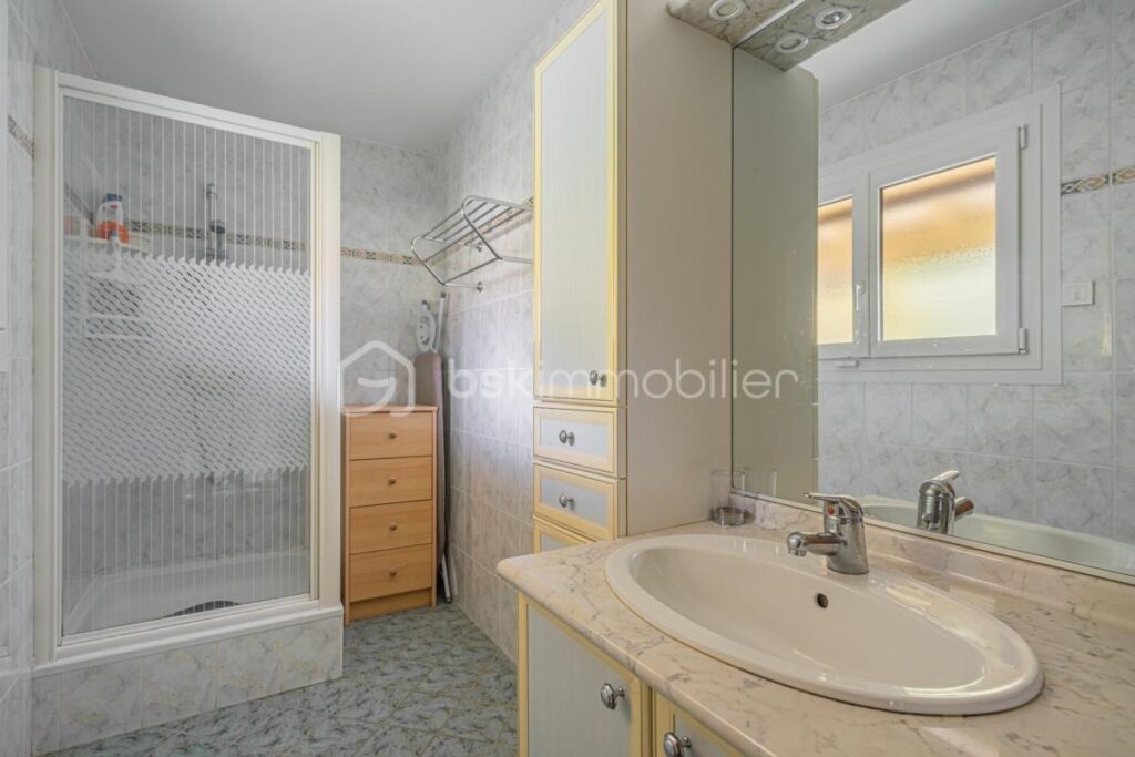 Maison familiale avec studio indépendant et grande véranda – Sallanches – 7 pièces – 4 chambres – 268 m²