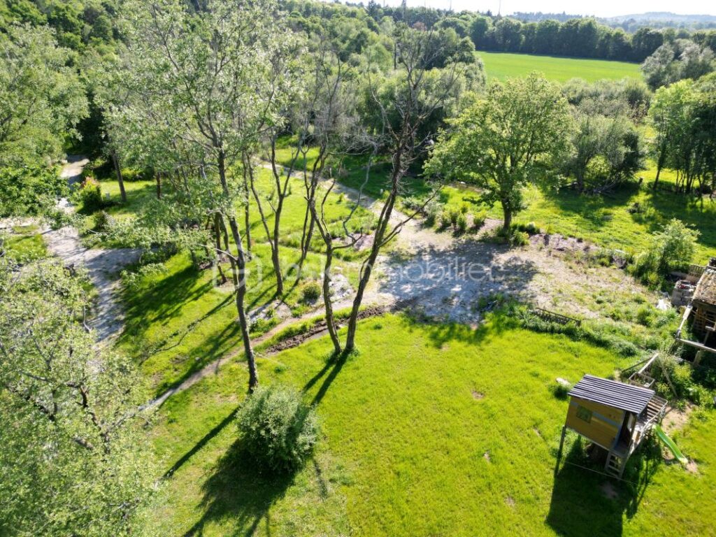 Propriété dans un environnement boisé – 8 pièces – 6 chambres – 236 m²