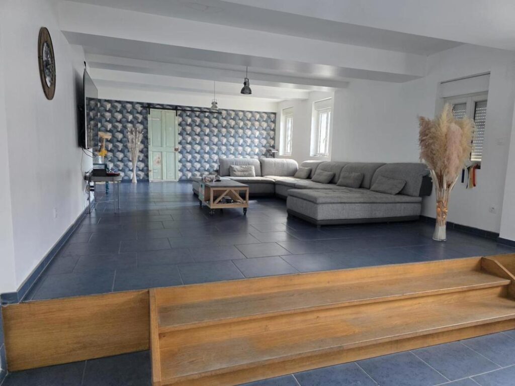 Maison individuelle, semi plain-pied, 5chambres, jardin, garage à TROISVILLES – 5 pièces – 4 chambres – 299 m²