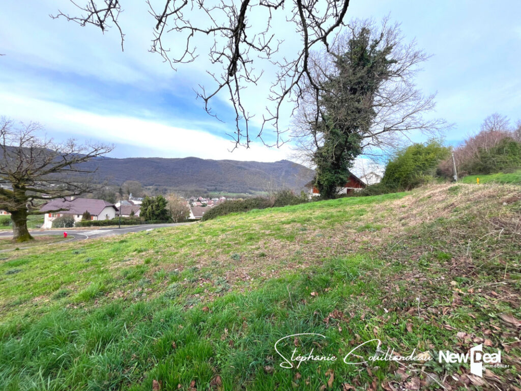 TERRAIN DE 825 m² VIABILISÉ À GRÉSY SUR AIX – NR pièces – NR chambres – 825 m²