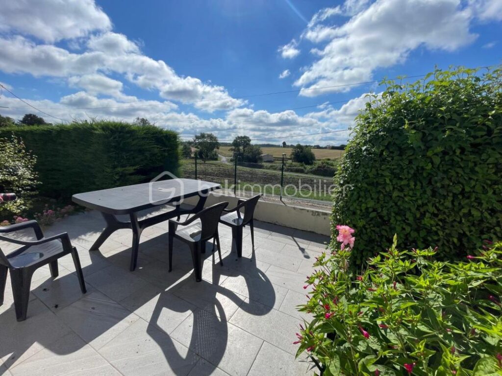 Exclusivité BSK Immobilier – Maison d’exception au cœur de la nature, à 2 minutes du centre-ville – 5 pièces – 3 chambres – 91 m²