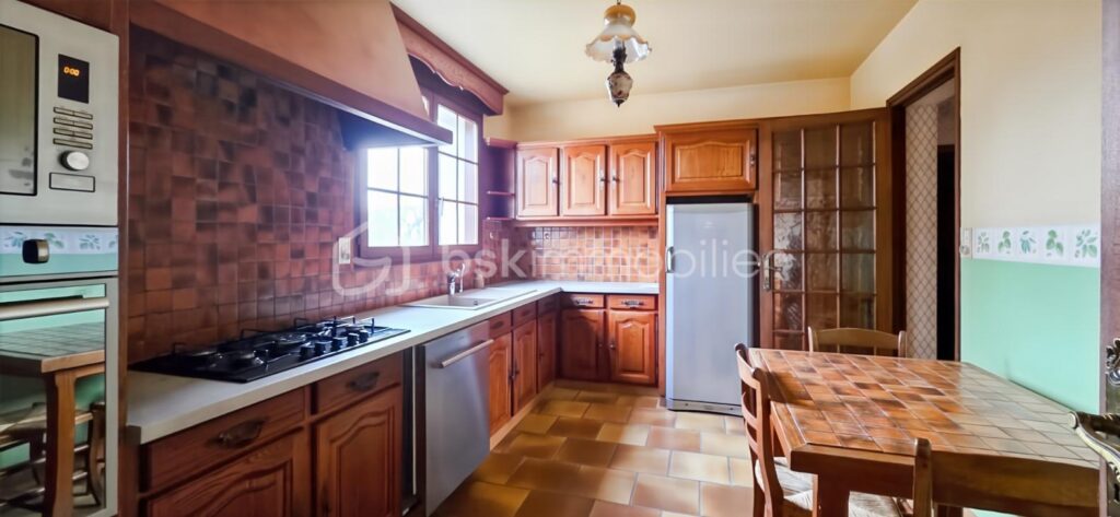 Idéalement située, belle maison familial dans village attractif – 8 pièces – 4 chambres – 198 m²