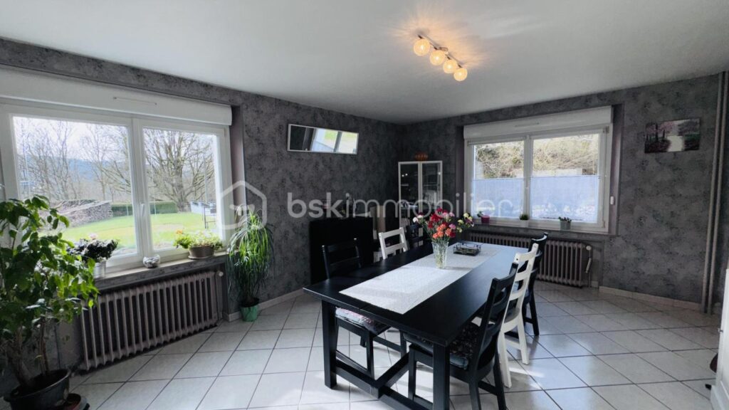 MAISON DE CARACTERE ENTIEREMENT MEUBLÉE – 7 pièces – 4 chambres – 180 m²