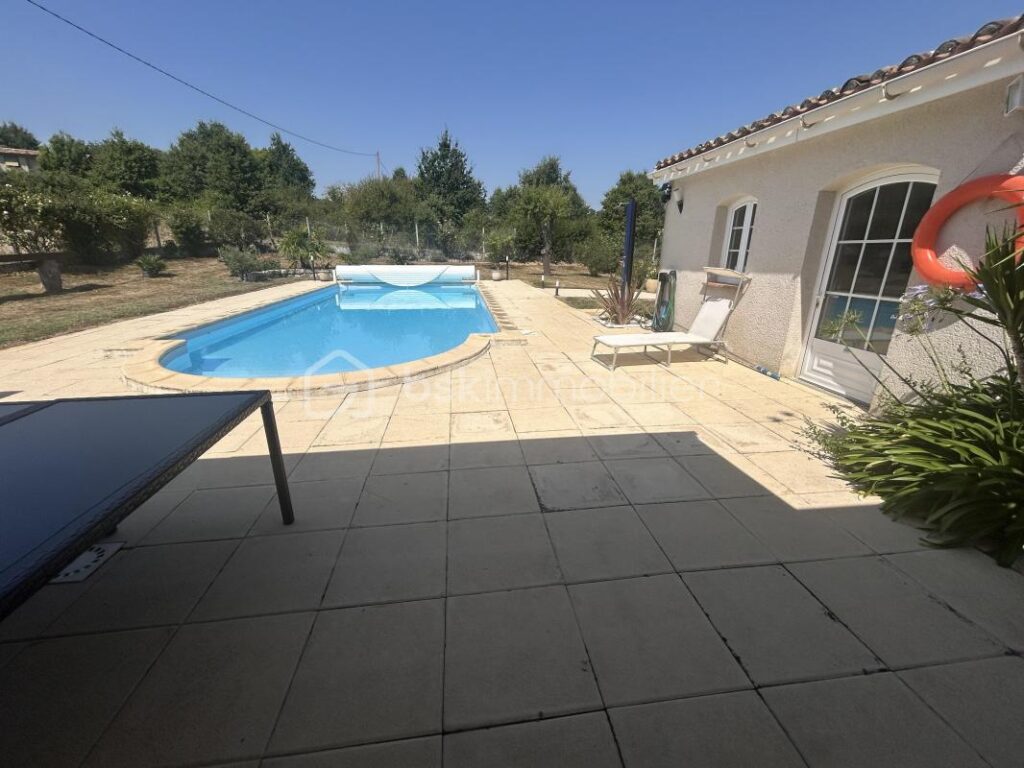 MAGNIFIQUE PROPRIÉTÉ EN PIERRES – DEPENDANCE- PISCINE – GARAGE – 8 pièces – 6 chambres – 297 m²