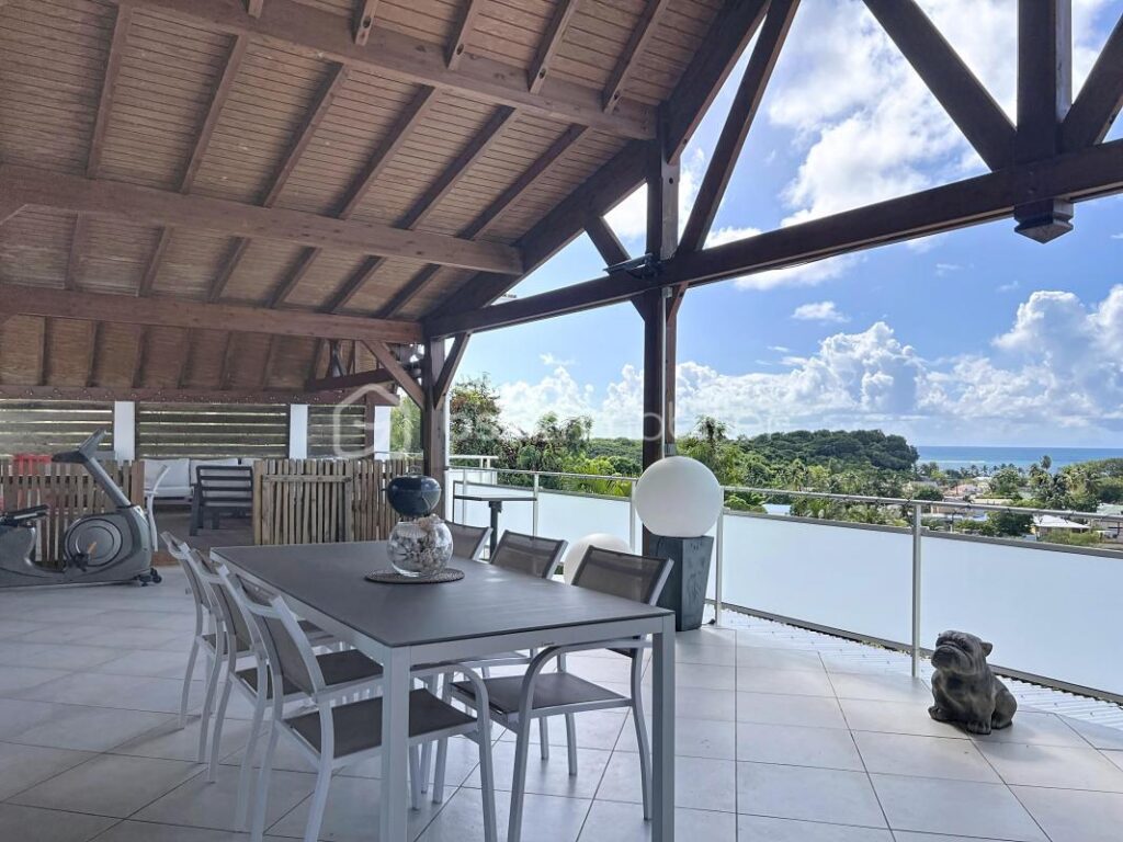 Ensemble immobilier villa et ses deux locatifs vue mer – 10 pièces – 7 chambres – 295 m²