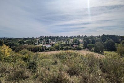 Terrain avec vue dominante sur Auch – 3 920 m² dont 609 m² constructibles – NR pièces – NR chambres – 3920 m²