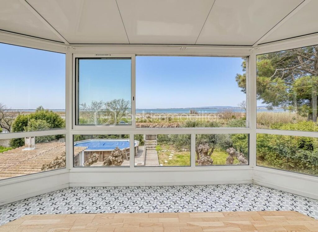 *** Villa T5 de 140m2 sur un terrain de 550m2 avec piscine et vue étangs à PALAVAS *** – 5 pièces – 4 chambres – 140 m²